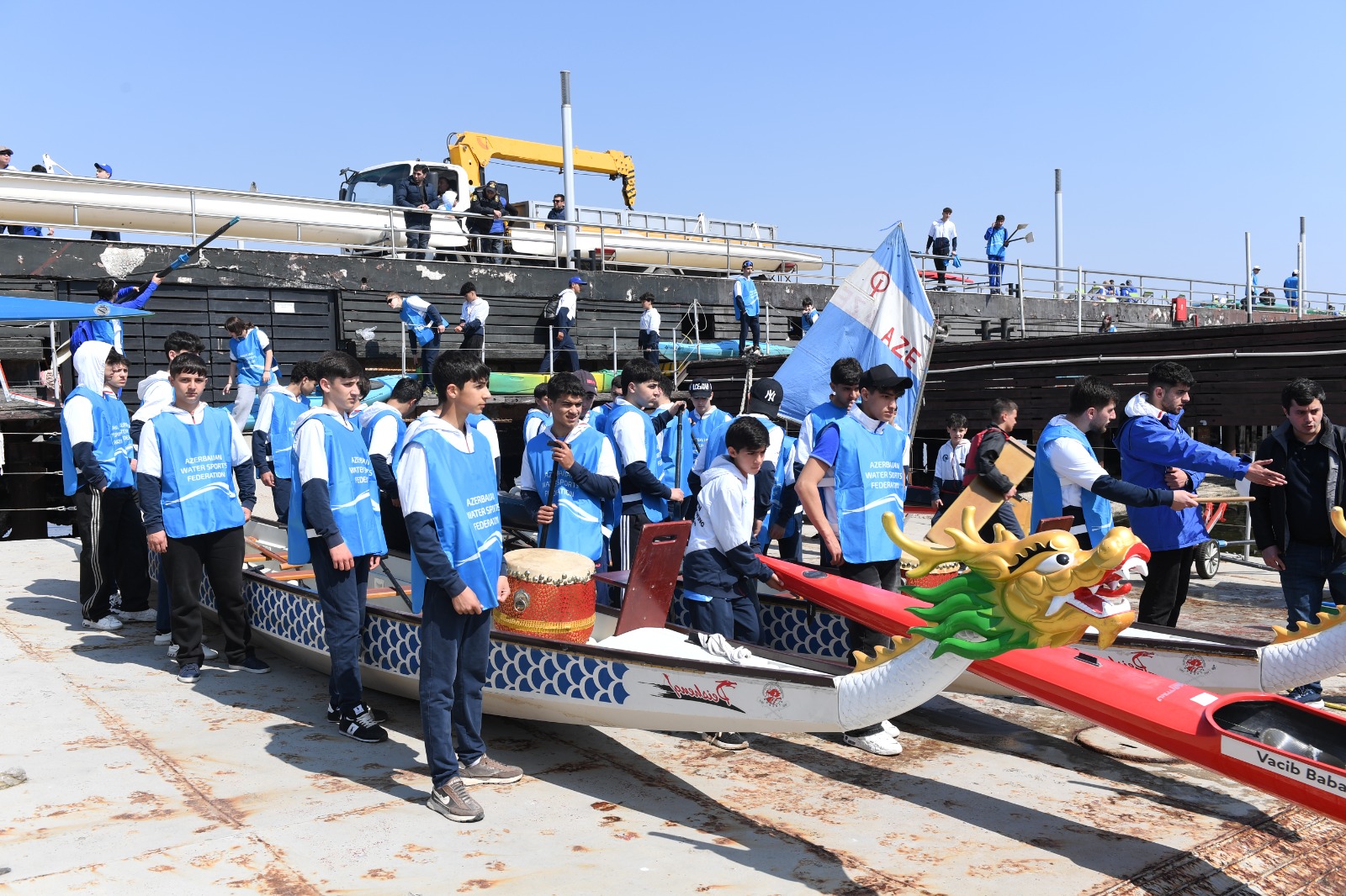 Bakıda Xəzərin suları avarçəkmə və yelkənli qayıqlarla bəzəndi (FOTO)